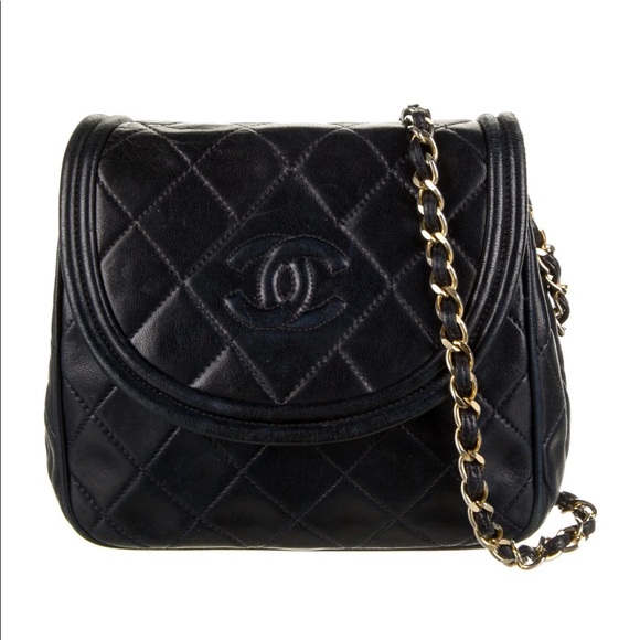 CHANEL Handbags - Chanel CC Diamond Quilted Single Flap Bag